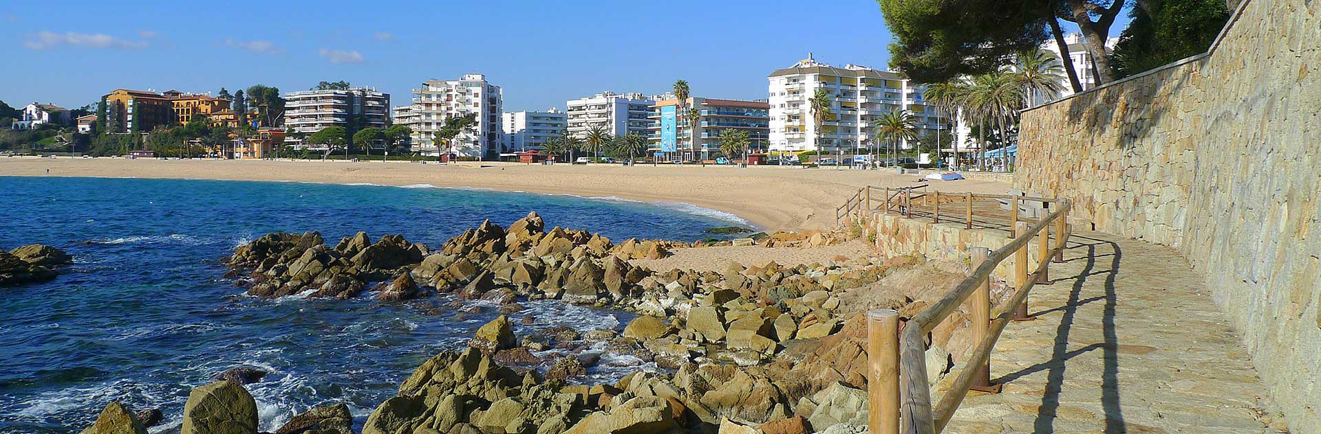 Statut de la propriété Maison à Vente et location de villas de luxe, appartements, maisons Lloret de Mar, Fenals, Centro, Cala Canyellas, Blanes. Locations de vacances Lloret de Mar. Fenals Acheter Condos